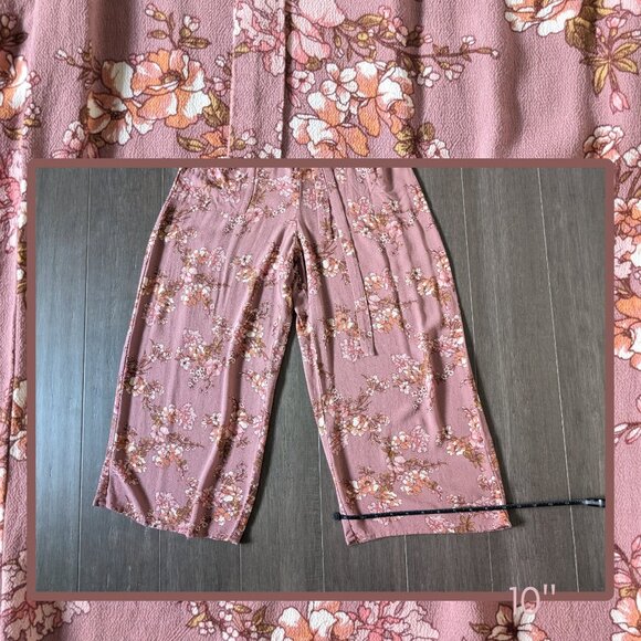 Xhilaration, Mauve Floral Cropped Jumpsuit with Ruffles, Vneck, Size S - Picture 12 of 14